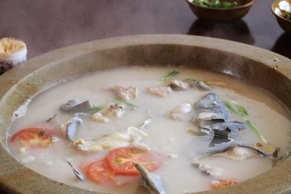 饱食捷生态石锅鱼