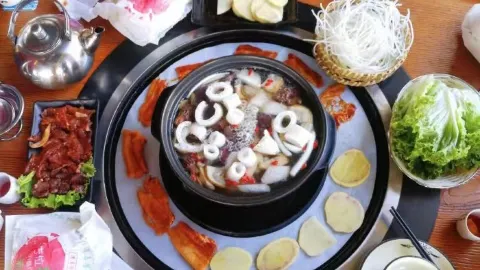 Fireplace Image Wild Mushroom Courtyard Hot Pot in China