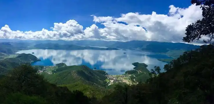 瀘沽湖格姆女神山索道附近的飯店