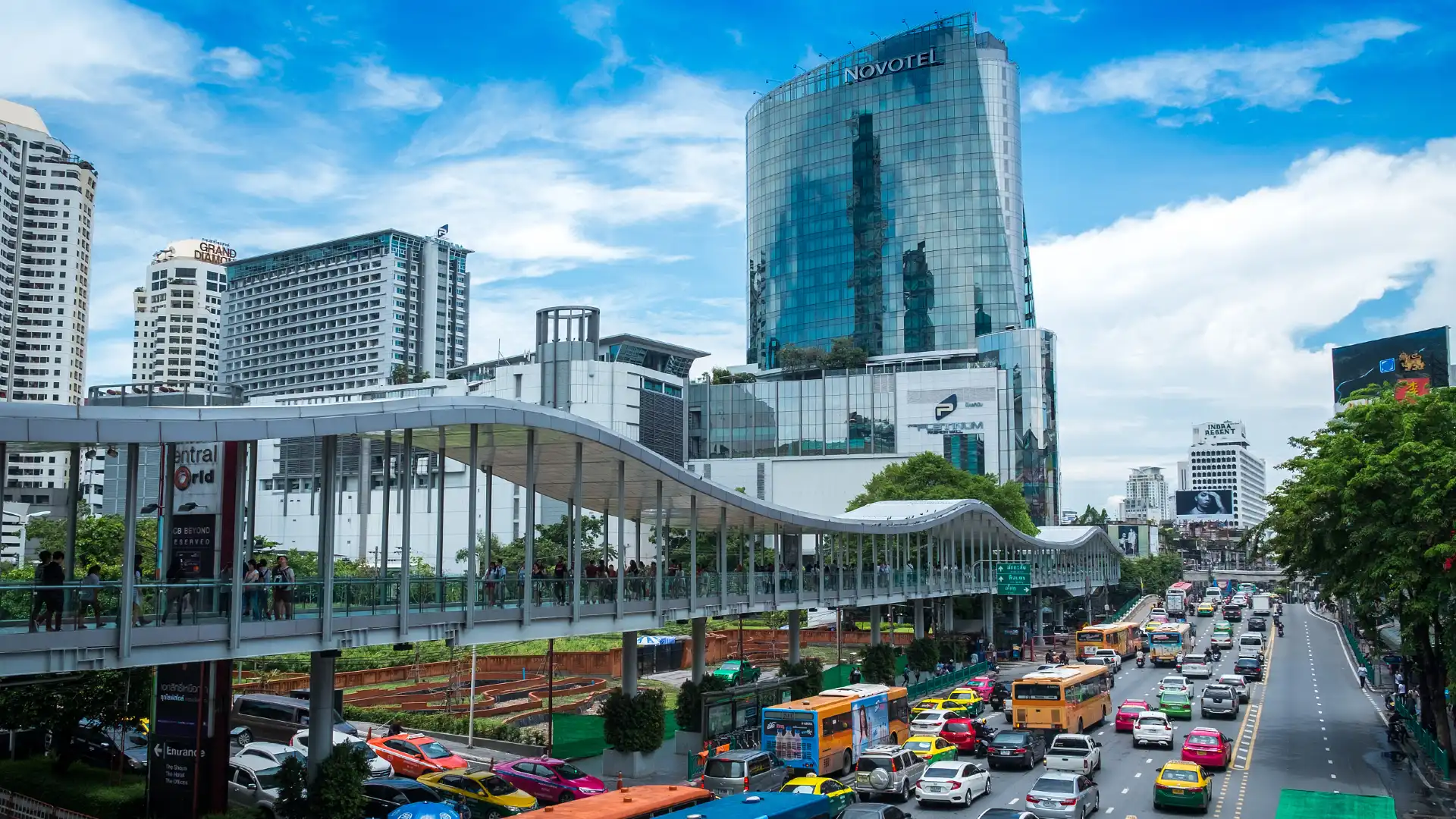 Hotels near Platinum Fashion Mall