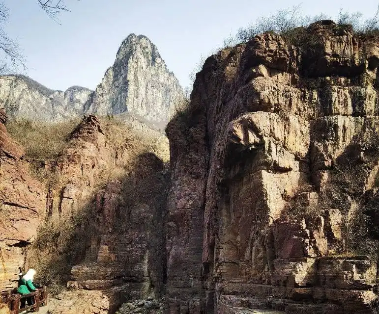 鄰近紅石峽玉面大佛的酒店