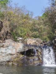 Tat Luang Waterfalls