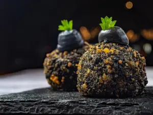 Enye by Chele Gonzalez