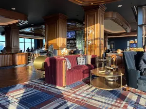 Allē Lounge on 66
