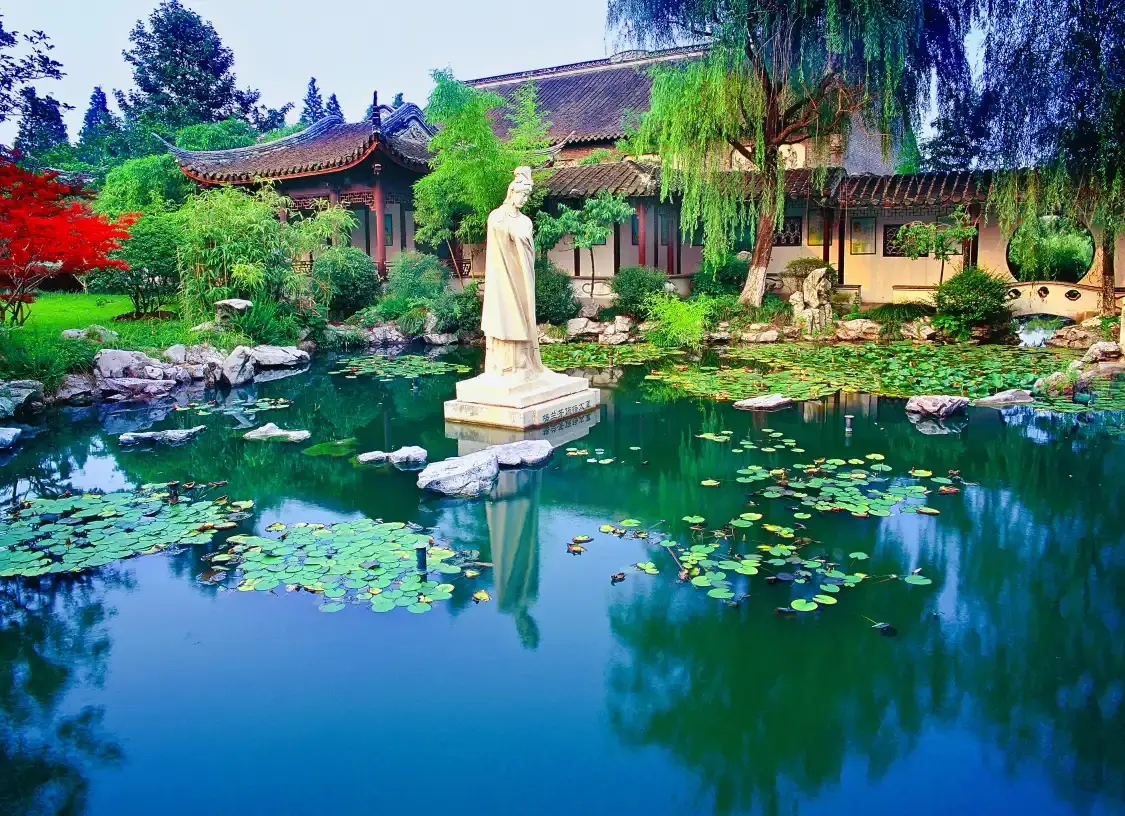 Hotels near Meiyuan (Plum Garden) along Fengchanghe River