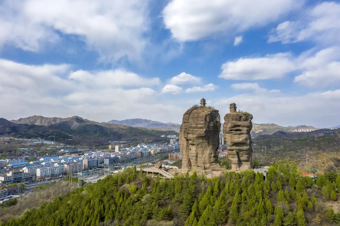 Hotels near Dual Pagoda Mountain