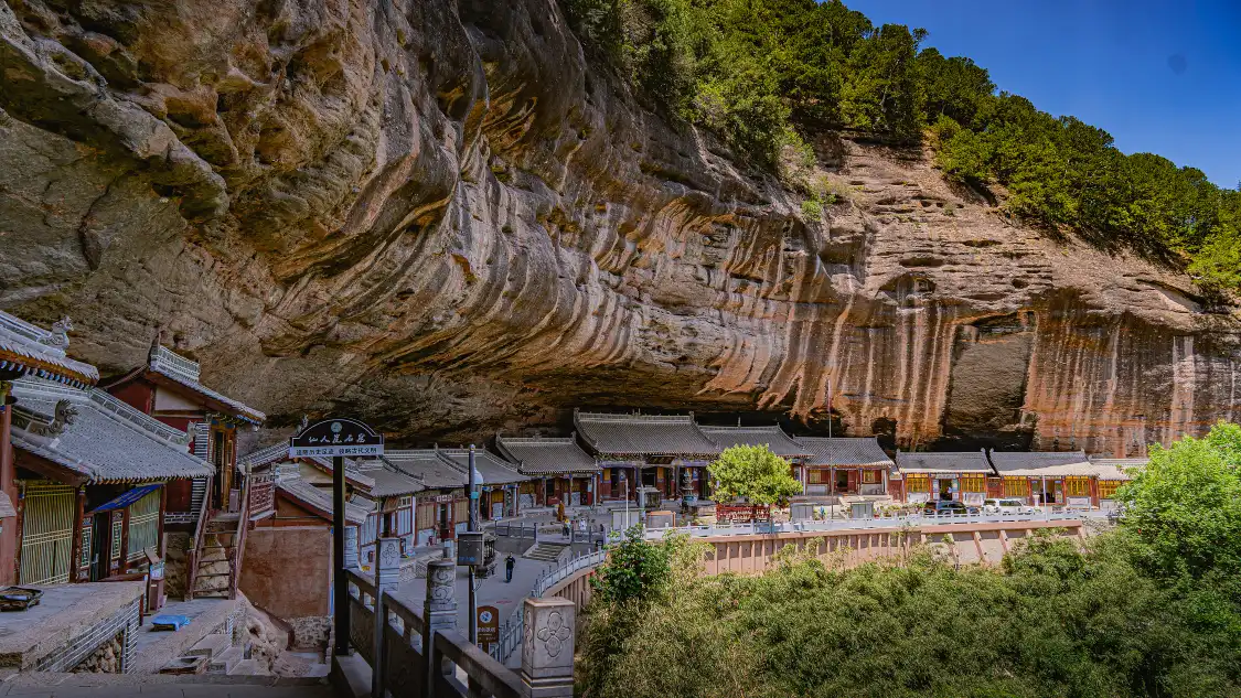 Hotels near Immortal Cliff