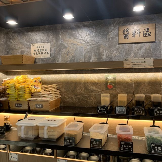 人氣爆登 任飲任食牛大人火鍋