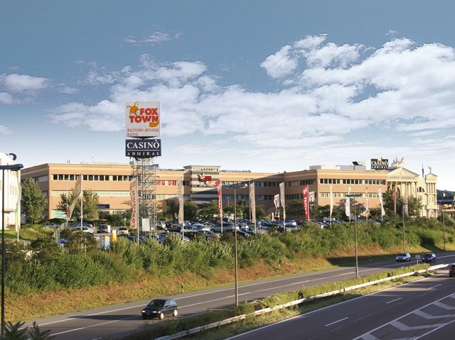 FoxTown Factory Stores