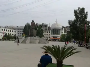 Gadameilin Square