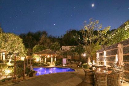 THE PENINSULA OF ROYAL LAKE HOTLES·RESTAURANT