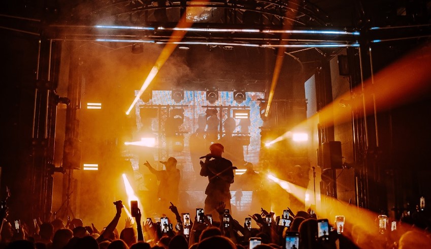 Nemis porno hikoyasi: Uch kishilik dam olish kunlari