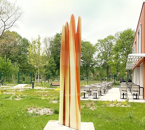 A monumental sculpture in glass designed by Guillaume Bottazzi | Croix