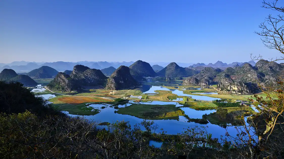 Hotels near Puzhehei Lake
