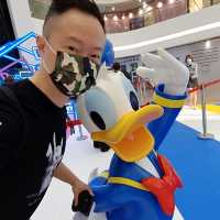 唐老鴨去到時代廣場同你合照