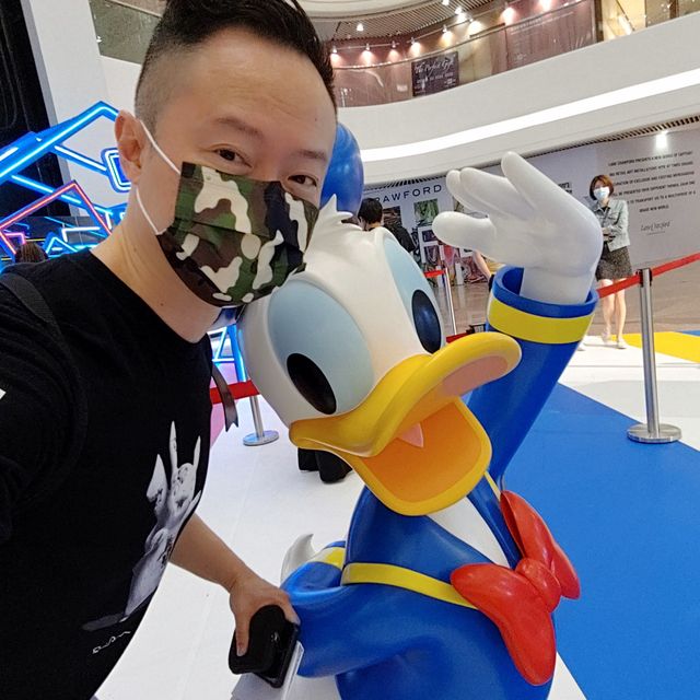 唐老鴨去到時代廣場同你合照