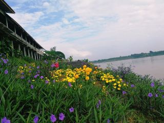 Scenic river town of Chiang Kham