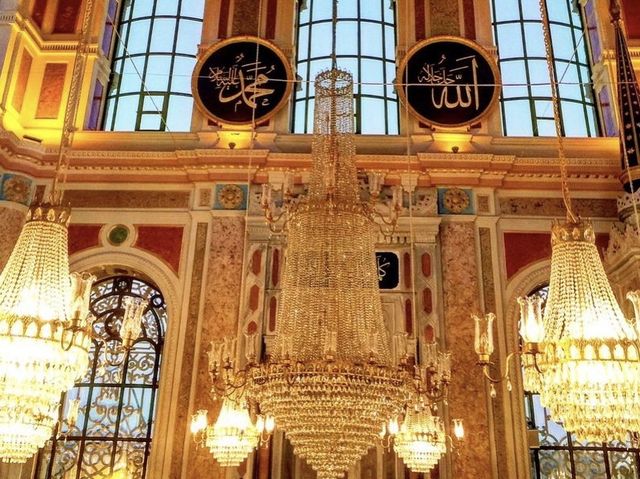 The iconic Mosque by the strait