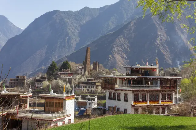 Tibetan Village Viewing in Danba