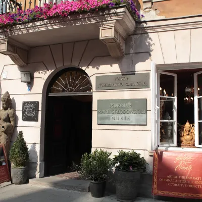 Отели с услугой бассейном в г. Варшава