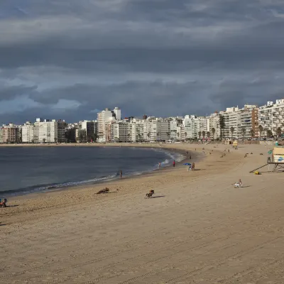 Отели с услугой бассейном в г. Монтевидео