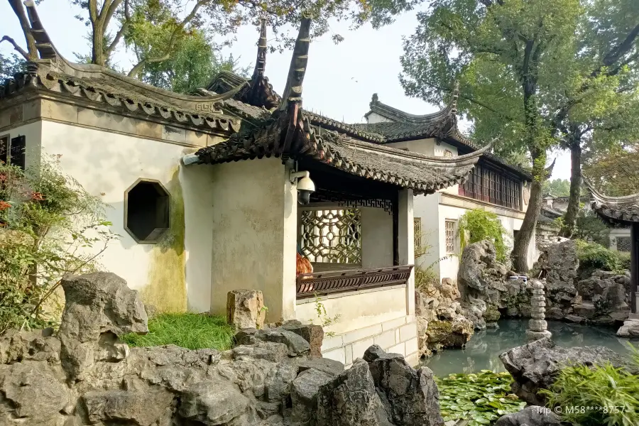 Qingfeng Pond Pavilion