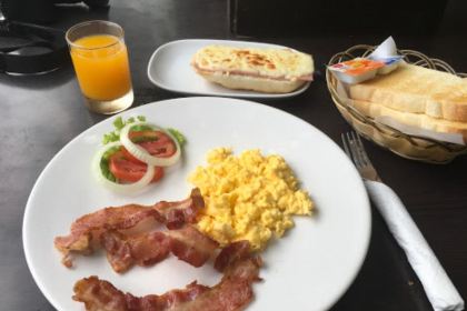 Surf Beach hotel & Restaurant