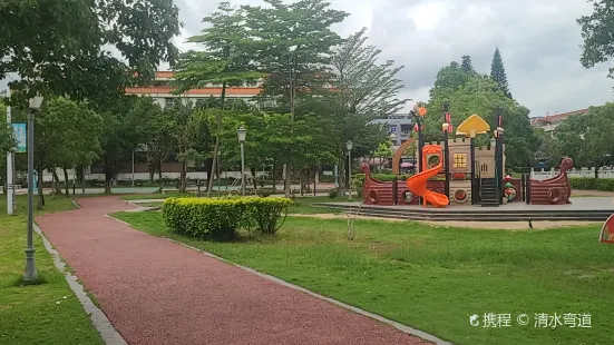 錢東小公園（饒平縣錢東鎮紀律檢查委員會西）