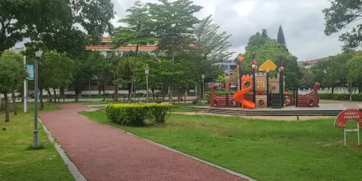 錢東小公園（饒平縣錢東鎮紀律檢查委員會西）
