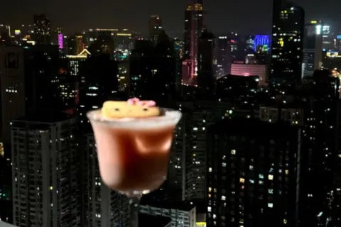 Water.Cocktail & Whisky