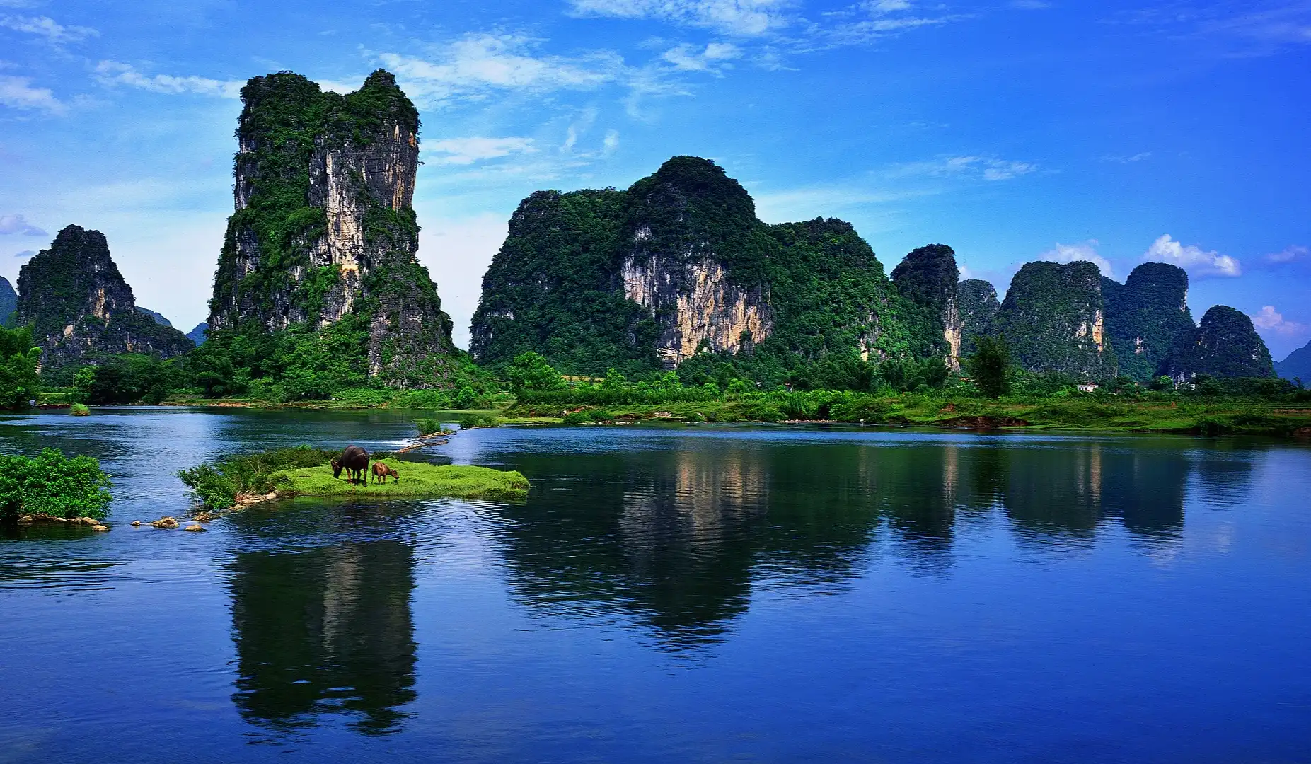 โรงแรมใกล้อูฐข้ามแม่น้ำ