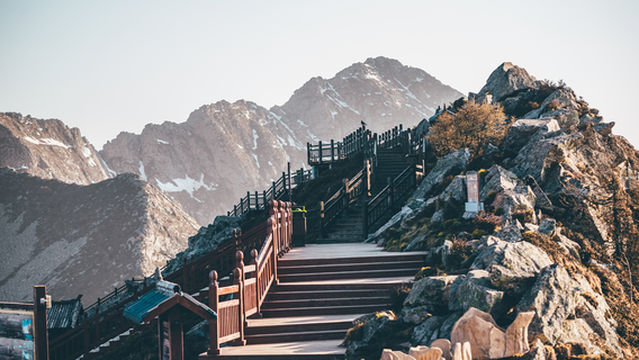 Round Sky And Square Earth