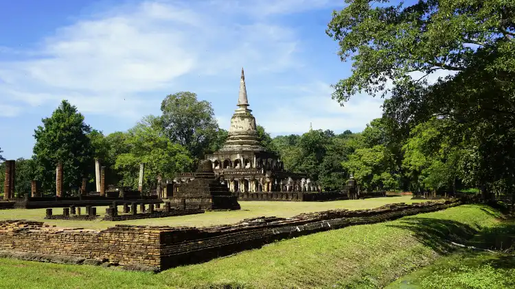 Hotels near Wat Chang Lom