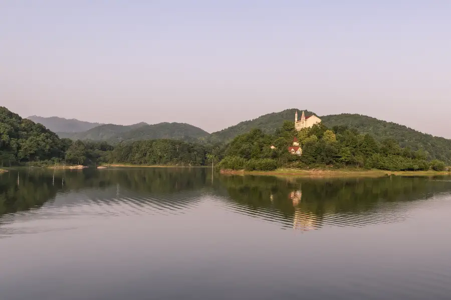 Baochonghu Sceneic Area