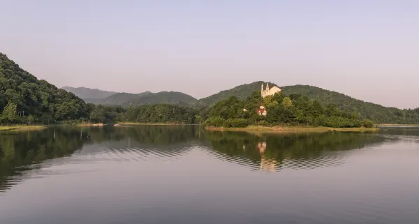 Hotels near Wansheng Grain Shop