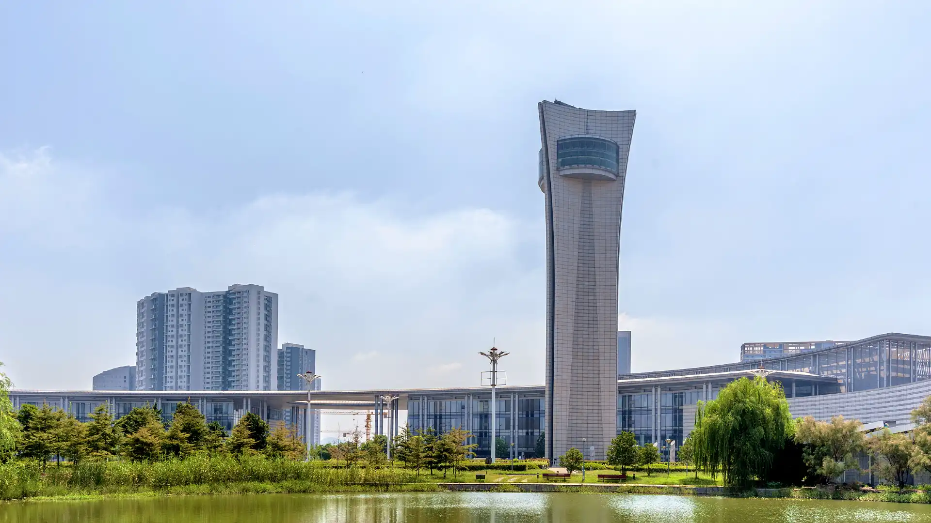 鄰近天華文化中心的酒店