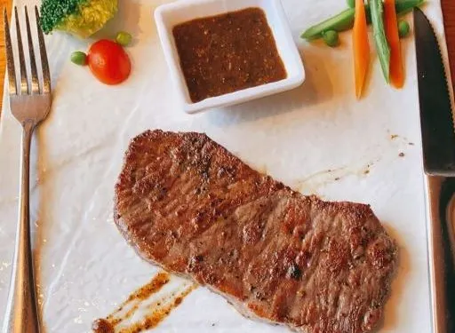 酤居湖景音樂餐吧