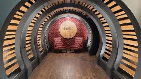 Irons Steakhouse in 辛普森縣