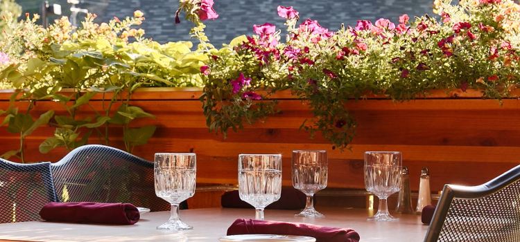 J J Hills Fresh Grill Restaurant in Leavenworth