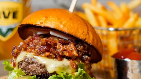 Clubhouse Kitchen & Bar in Аплтон