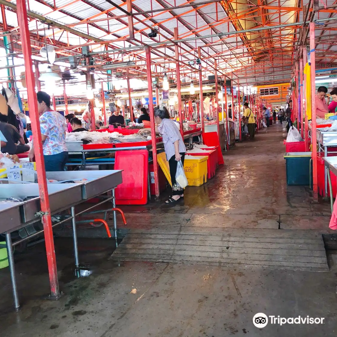 Salaya Market 주변 호텔