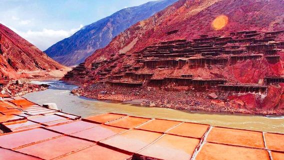 Xizang Yanjing Millennium Ancient Salt Field