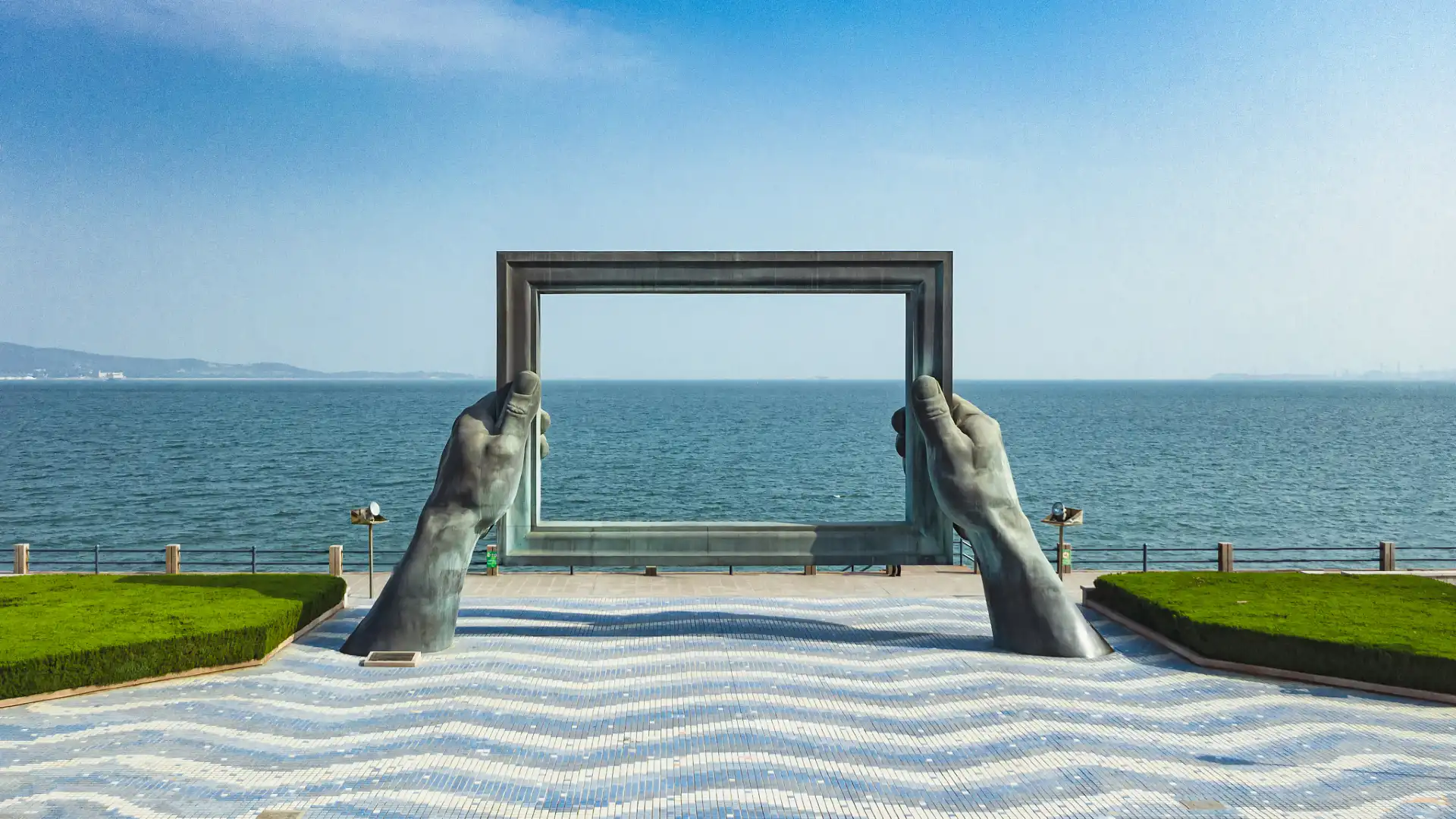 Hotels near Weihai Park
