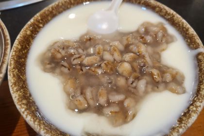 Dao Cheng A Bite of Bacon pigs feet soup pot