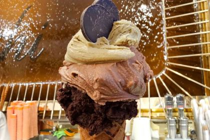 Venchi Cioccolato e Gelato, Roma Via del Corso, Fontana di Trevi