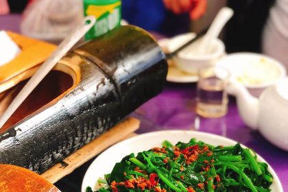 山水间竹筒饭店