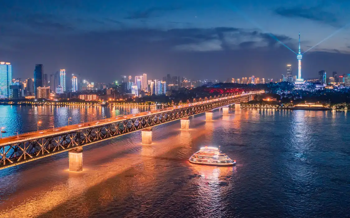 Hotels near Wuhan Yangtze River Bridge