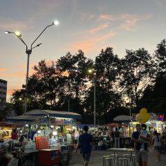 Thung Sri Muang Night Market User Photo
