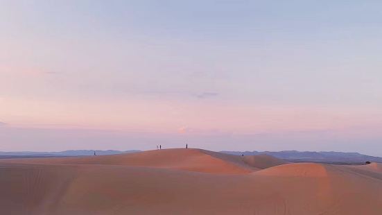 不喜歡沙坡頭的人潮擁擠，就來騰格里沙漠好好感受沙漠的廣袤無垠
