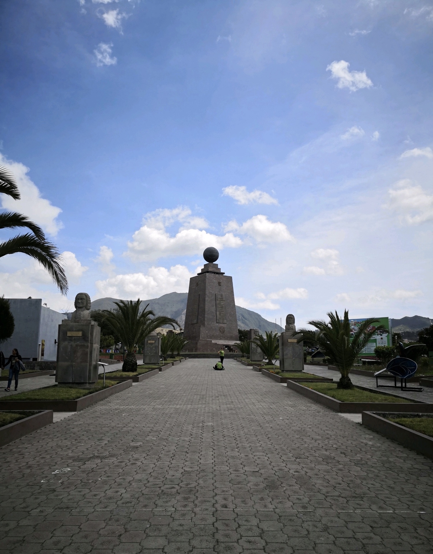 赤道紀念碑旅遊攻略指南 赤道紀念碑評價 赤道紀念碑附近推薦 Trip Com